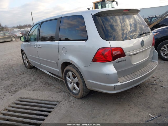 Auction sale of the 2010 Volkswagen Routan Se, vin: 2V4RW3D18AR262758, lot number: 44017427