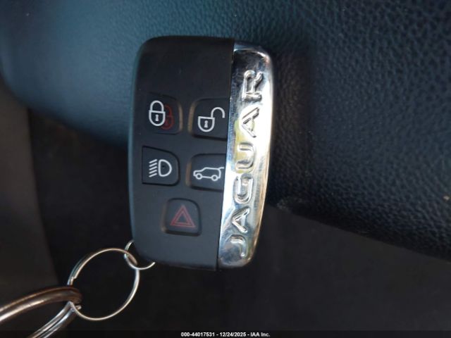 2017 JAGUAR XE SAJAR4BG7HA951802 Photo 10