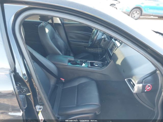 2017 JAGUAR XE SAJAR4BG7HA951802 Photo 4