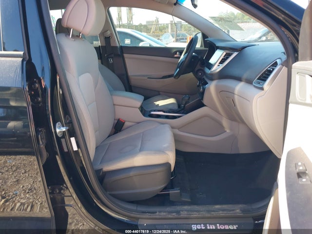 KM8J23A45JU783761 Hyundai TUCSON SE