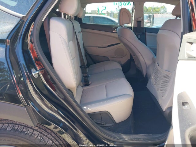 KM8J23A45JU783761 Hyundai TUCSON SE