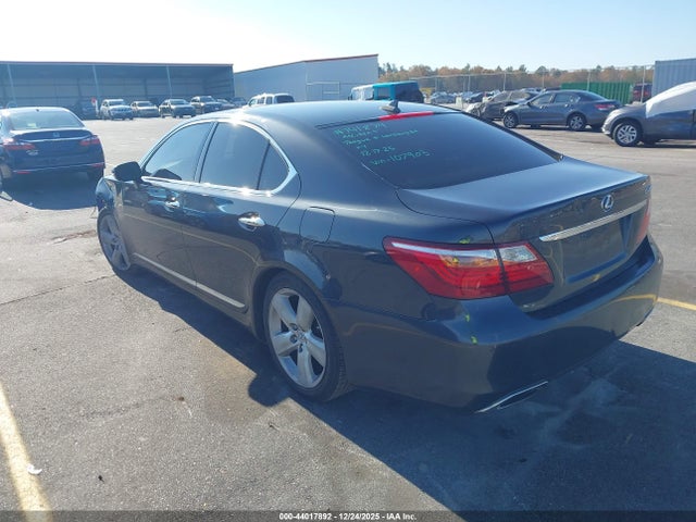 2011 LEXUS LS 460 JTHBL5EF7B5107903 Photo 2