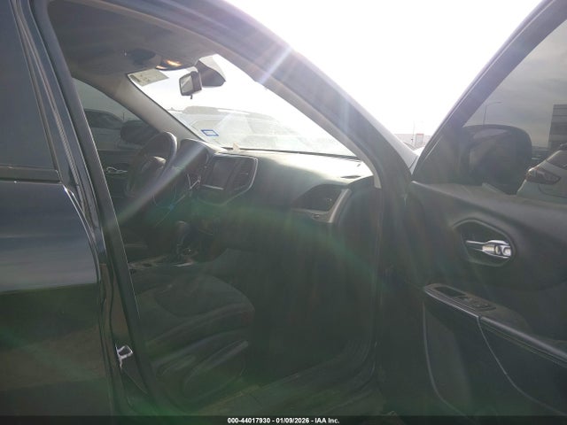 44017930 :رقم المزاد ، 1C4PJMCB9GW152883 vin ، 2016 Jeep Cherokee Altitude مزاد بيع