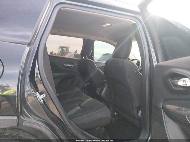 44017930 :رقم المزاد ، 1C4PJMCB9GW152883 vin ، 2016 Jeep Cherokee Altitude مزاد بيع
