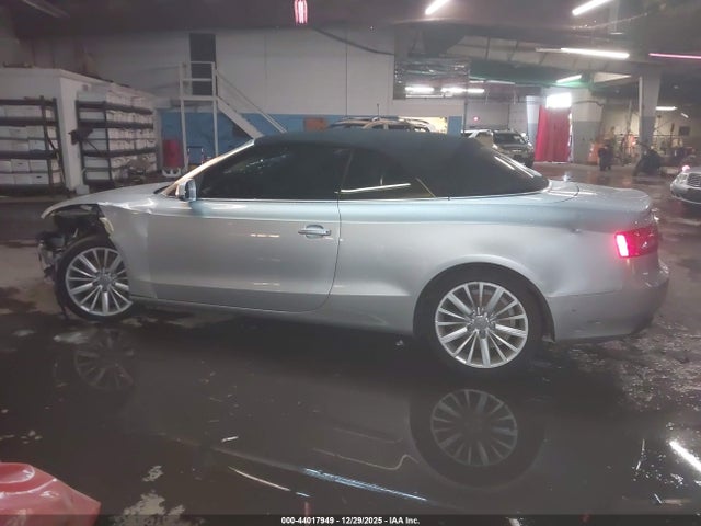 Продажа на аукционе авто 2011 Audi A5 2.0t Premium, vin: WAULFAFH9BN010348, номер лота: 44017949