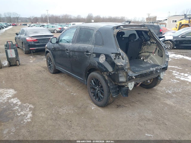 2018 MITSUBISHI OUTLANDER SPORT JA4AR3AU1JU004740 Photo 2