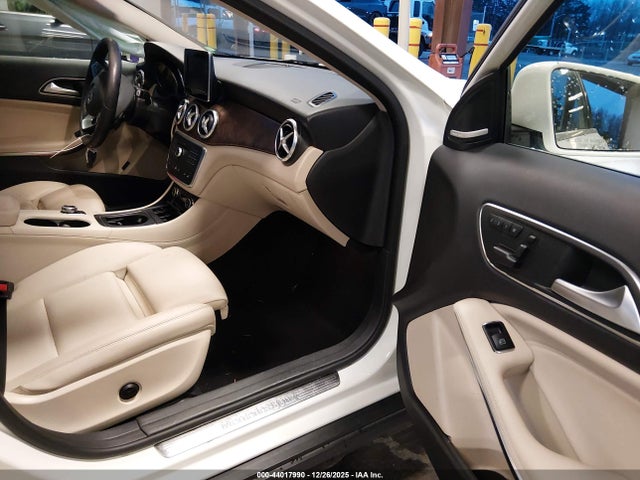 2017 MERCEDES-BENZ GLA 250 WDCTG4GB0HJ354284 Photo 4