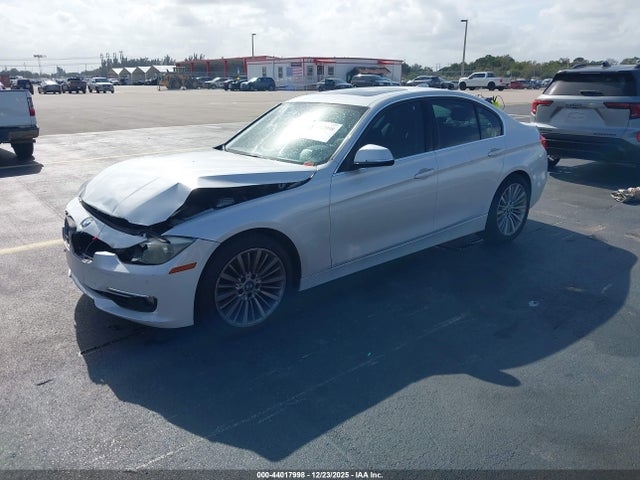 44017998 :رقم المزاد ، WBA3A5G5XDNP25099 vin ، 2013 Bmw 328i مزاد بيع