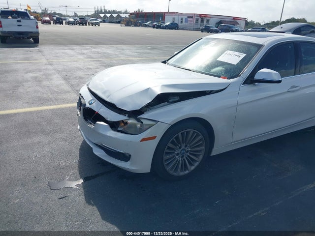 44017998 :رقم المزاد ، WBA3A5G5XDNP25099 vin ، 2013 Bmw 328i مزاد بيع