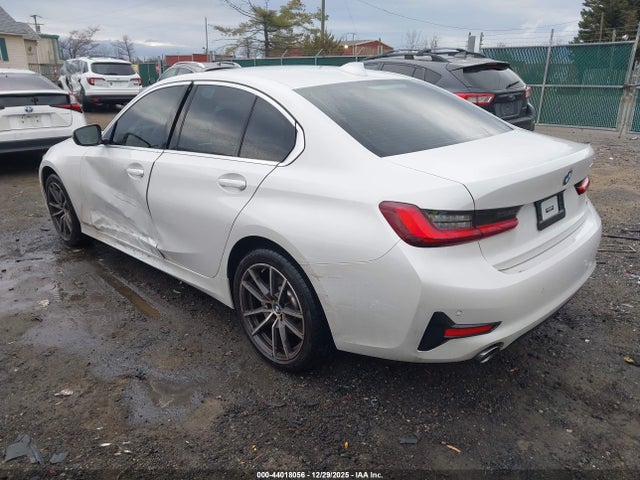 2022 BMW 330I 3MW5R1J03N8C41867 Photo 2