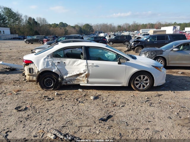 5YFEPMAE6MP213825 Toyota COROLLA LE