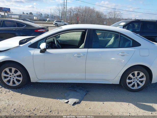 5YFEPMAE0NP381123 Toyota COROLLA LE