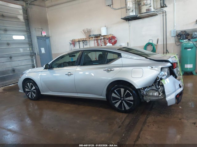 1N4BL4DW1NN331188 Nissan Altima Sv Intelligent Awd