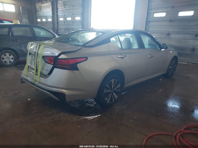 1N4BL4DW1NN331188 Nissan Altima Sv Intelligent Awd
