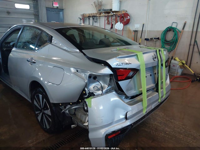1N4BL4DW1NN331188 Nissan Altima Sv Intelligent Awd