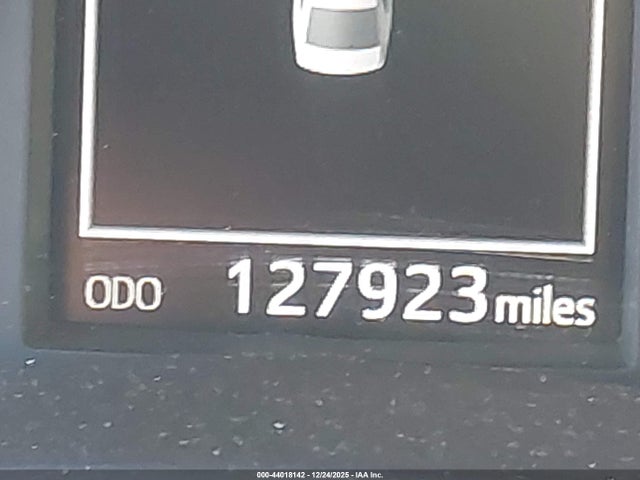 Toyota COROLLA SE 2018 5YFBURHE3JP843795 Image 15