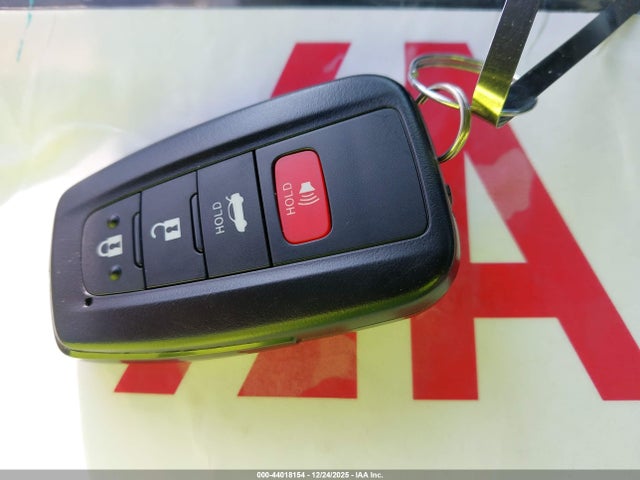4T1B11HK0JU013712 Toyota CAMRY XLE