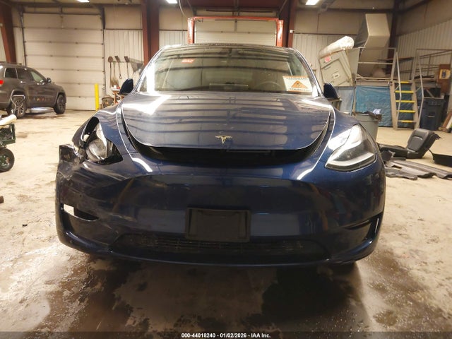 Продажа на аукционе авто 2023 Tesla Model Y Awd/long Range Dual Motor All-wheel Drive, vin: 7SAYGAEE8PF783897, номер лота: 44018240