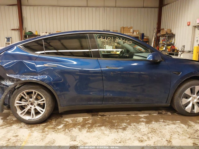 Продажа на аукционе авто 2023 Tesla Model Y Awd/long Range Dual Motor All-wheel Drive, vin: 7SAYGAEE8PF783897, номер лота: 44018240