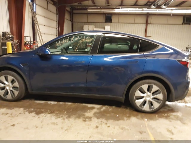 Продажа на аукционе авто 2023 Tesla Model Y Awd/long Range Dual Motor All-wheel Drive, vin: 7SAYGAEE8PF783897, номер лота: 44018240