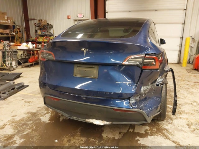 Продажа на аукционе авто 2023 Tesla Model Y Awd/long Range Dual Motor All-wheel Drive, vin: 7SAYGAEE8PF783897, номер лота: 44018240