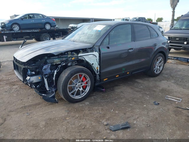 2024 PORSCHE CAYENNE WP1AL2AY8RDA33862 Photo 1
