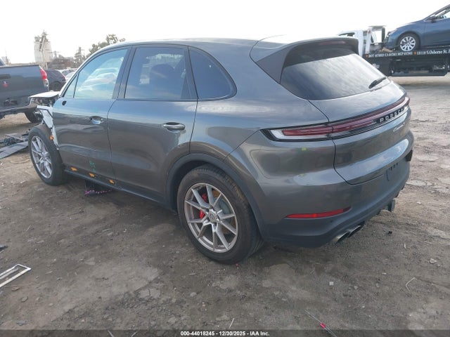 2024 PORSCHE CAYENNE WP1AL2AY8RDA33862 Photo 2