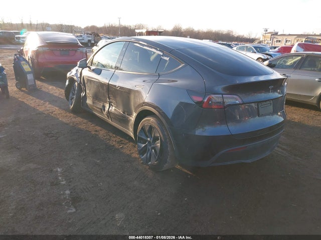 2024 TESLA MODEL Y 7SAYGDEE2RF185602 Photo 2