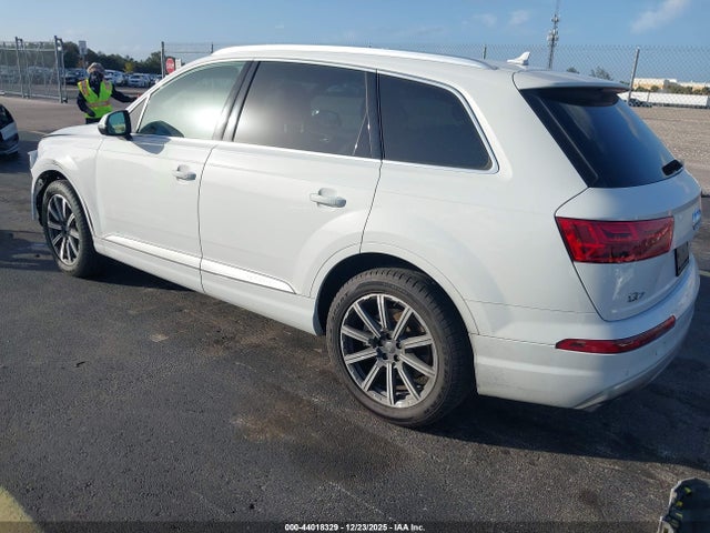 2019 AUDI Q7 WA1LHAF76KD018556 Photo 2
