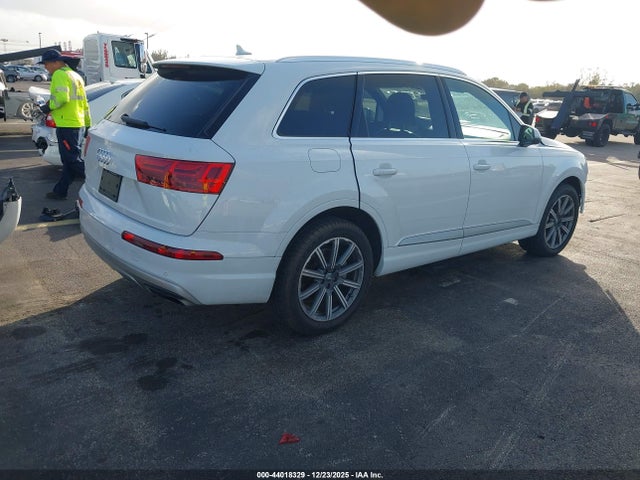 2019 AUDI Q7 WA1LHAF76KD018556 Photo 3