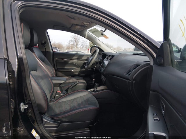 2018 MITSUBISHI OUTLANDER SPORT JA4AR3AW1JZ012003 Photo 4