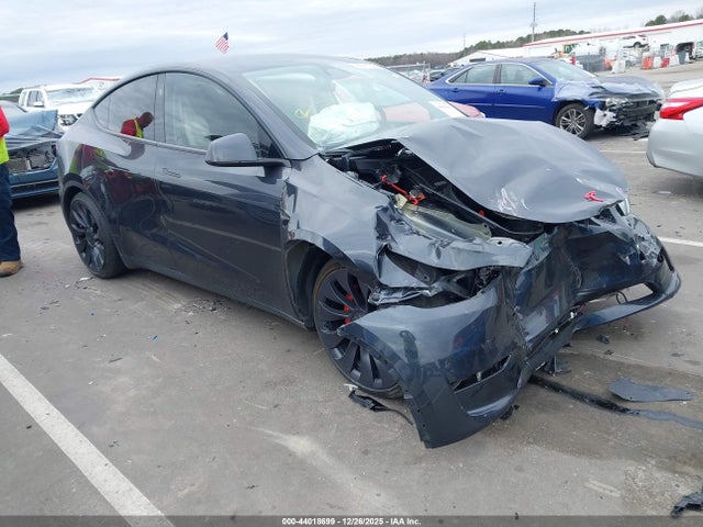 2024 TESLA MODEL Y 7SAYGDEF9RF022552