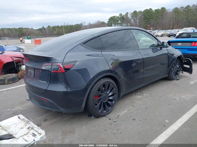 2024 TESLA MODEL Y 7SAYGDEF9RF022552 Photo 3