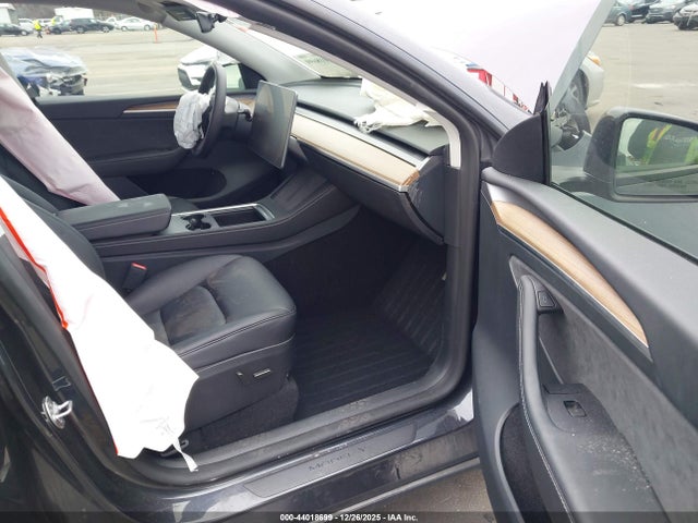 2024 TESLA MODEL Y 7SAYGDEF9RF022552 Photo 4