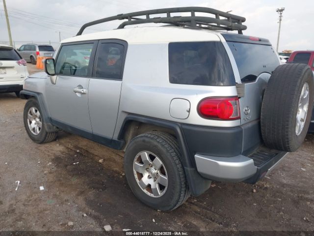 2007 TOYOTA FJ CRUISER JTEZU11FX70009654 Photo 2