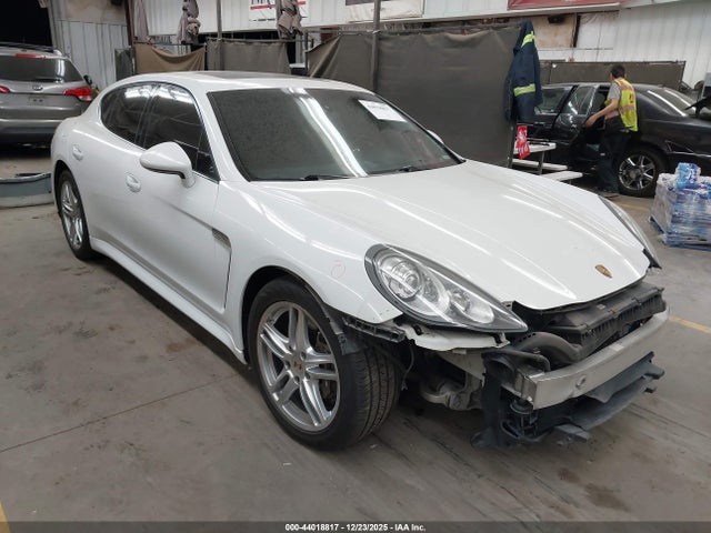 2013 PORSCHE PANAMERA WP0AA2A72DL010896
