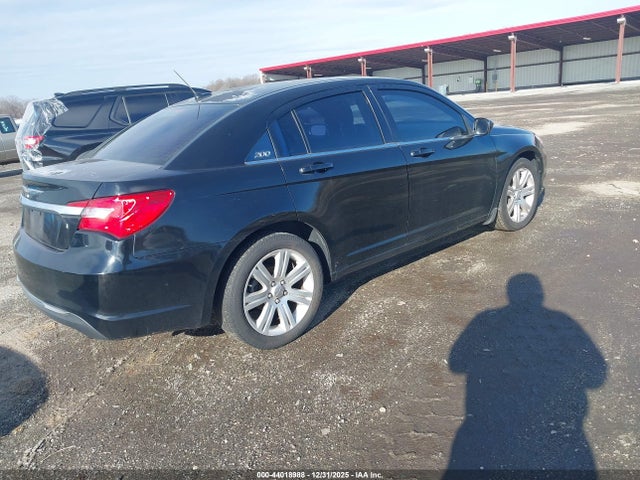 2013 Chrysler 200 Lx მანქანა იყიდება აუქციონზე, vin: 1C3CCBAB7DN669833, აუქციონის ნომერი: 44018988