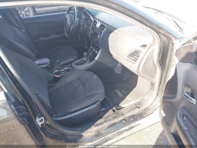 2013 Chrysler 200 Lx მანქანა იყიდება აუქციონზე, vin: 1C3CCBAB7DN669833, აუქციონის ნომერი: 44018988