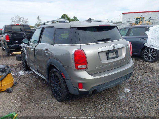 2018 MINI COUNTRYMAN WMZYV5C30J3E03194 Photo 2