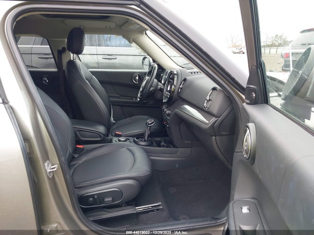 2018 MINI COUNTRYMAN WMZYV5C30J3E03194 Photo 4