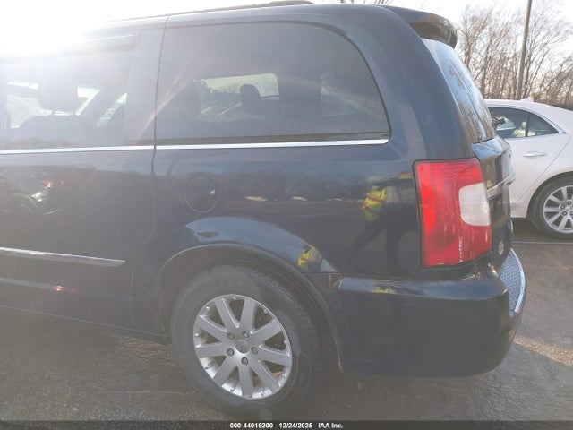 44019200 :رقم المزاد ، 2C4RC1BGXFR601753 vin ، 2015 Chrysler Town & Country Touring مزاد بيع
