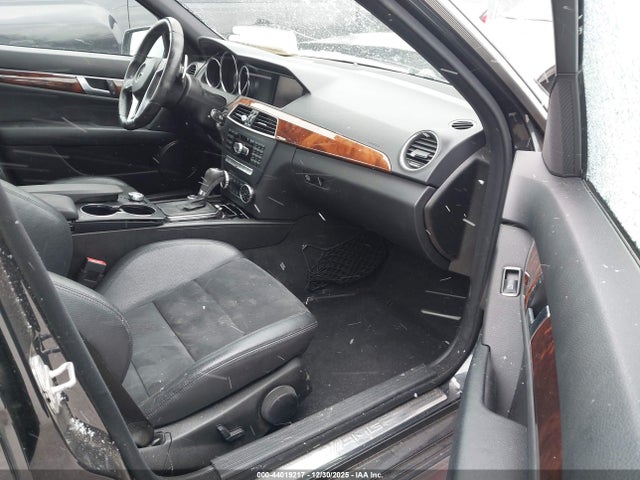 2012 Mercedes-benz C 63 Amg მანქანა იყიდება აუქციონზე, vin: WDDGF7HB1CA689580, აუქციონის ნომერი: 44019217