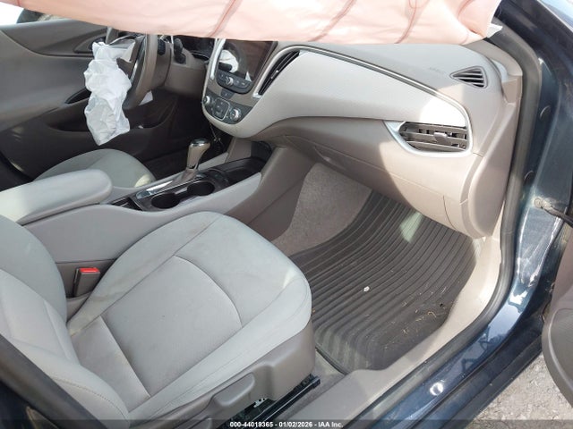 1G1ZC5ST8KF117966 Chevrolet Malibu 1fl