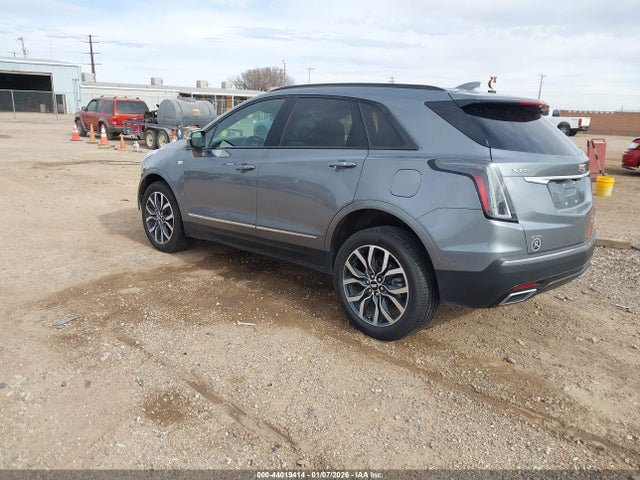 2021 CADILLAC XT5 1GYKNHRS9MZ103717 Photo 2