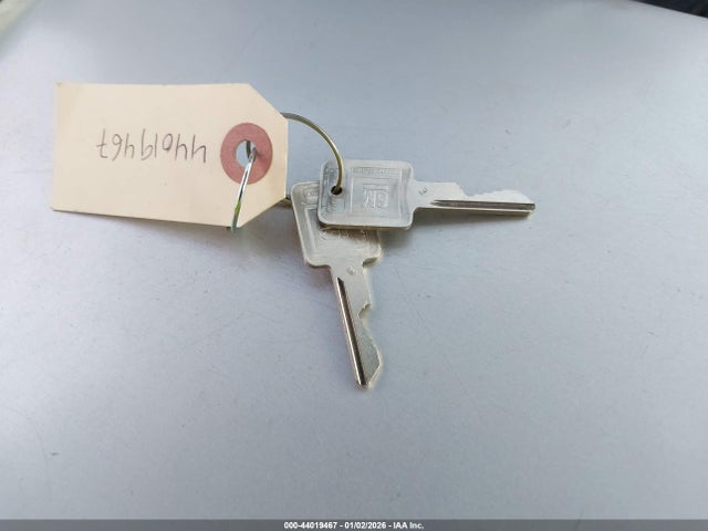 44019467 :رقم المزاد ، 1GDJ6H1B9YJ510141 vin ، 2000 Gmc Tc6h042 مزاد بيع