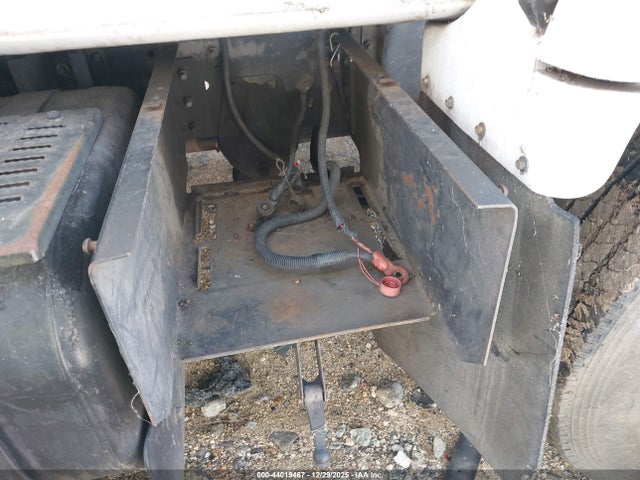 44019467 :رقم المزاد ، 1GDJ6H1B9YJ510141 vin ، 2000 Gmc Tc6h042 مزاد بيع