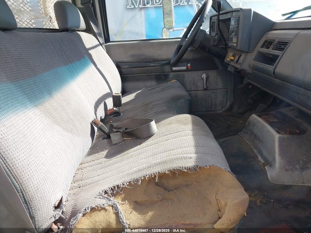 44019467 :رقم المزاد ، 1GDJ6H1B9YJ510141 vin ، 2000 Gmc Tc6h042 مزاد بيع