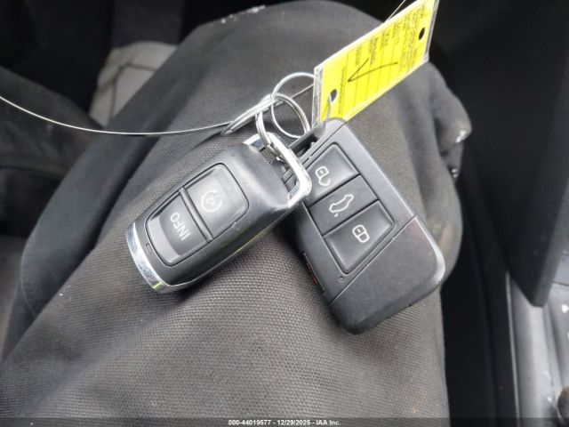 2019 VOLKSWAGEN ATLAS 1V2LR2CA7KC562898 Photo 10