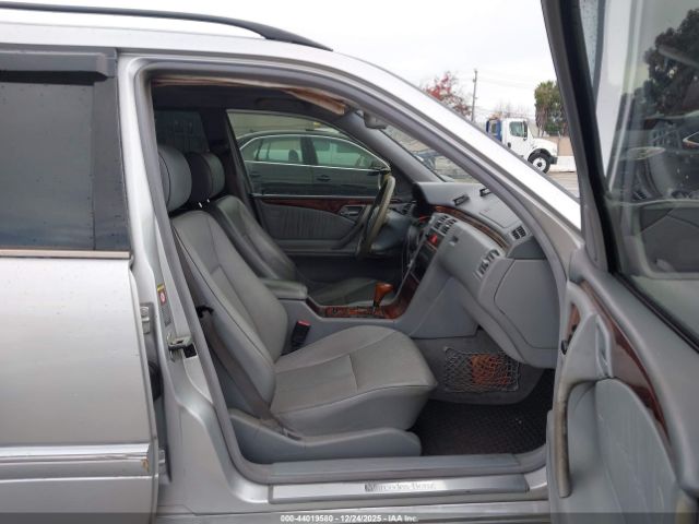 2001 MERCEDES-BENZ E-CLASS WDBJH65J01B189626 Photo 4