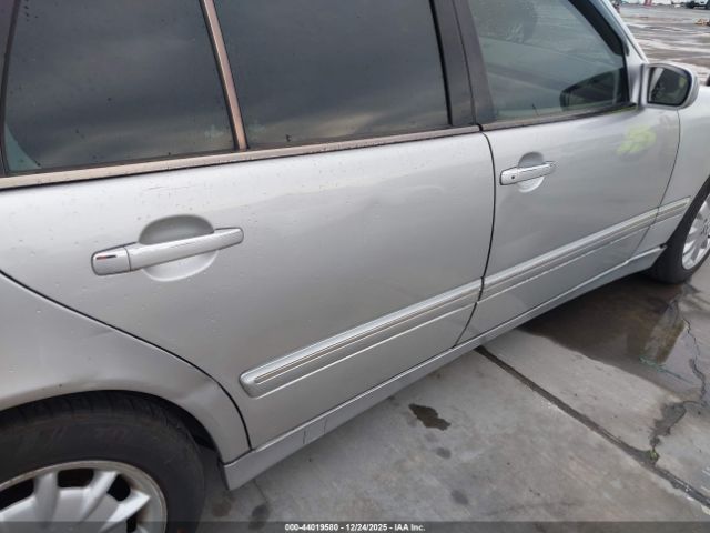 2001 MERCEDES-BENZ E-CLASS WDBJH65J01B189626 Photo 5